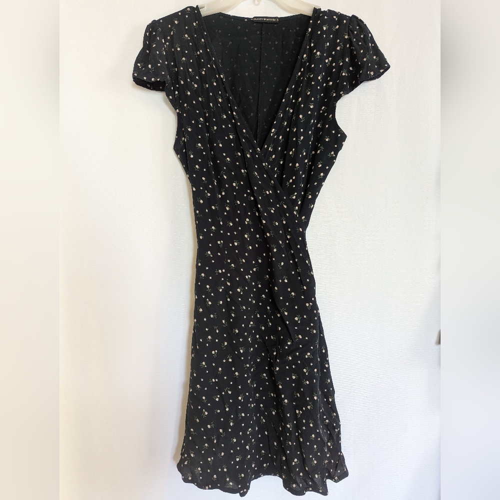 Brandy Melville Small Wrap Floral Dress Floral Navy Blue Elegant Feminine Italy